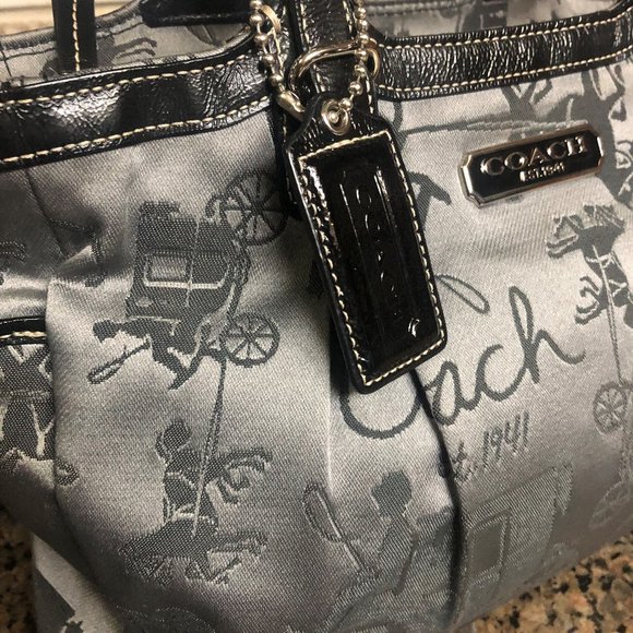 Coach Horse &Carriage East West Tote F16563* RARE - Picture 4 of 12